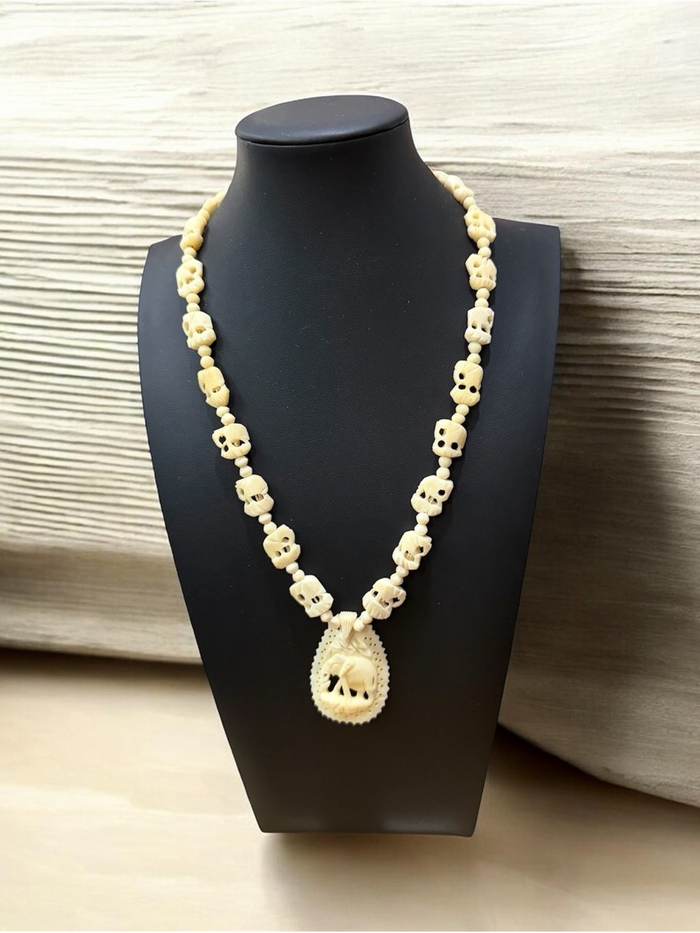 Vtg. Hand Carved Bovine Bone Elephant Pendant Necklace Mirrored Link 20" & 40g